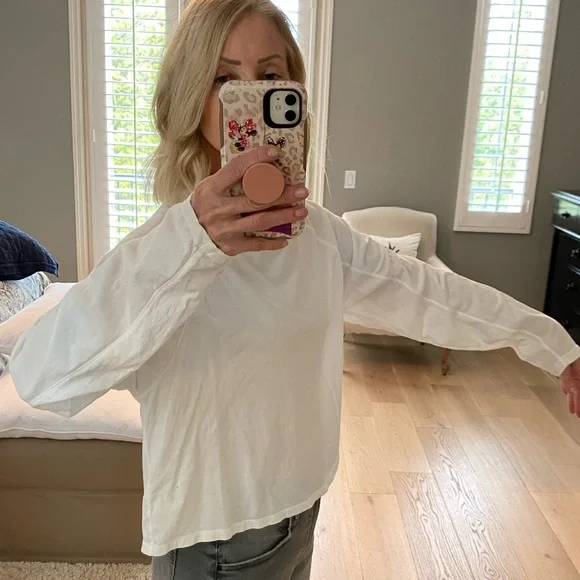 We The Free mocked neck cropped long sleeve shirts. White and Burgundy together - Picture 7 of 7